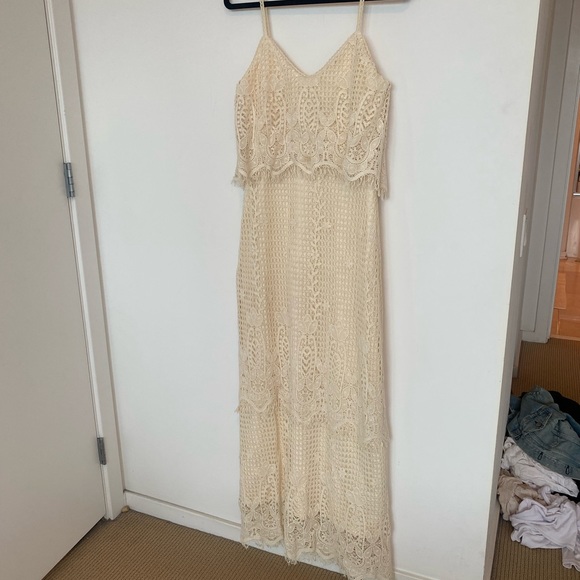 Dolce Vita Dresses & Skirts - Dolce Vita Aubee scalloped lace maxi dress